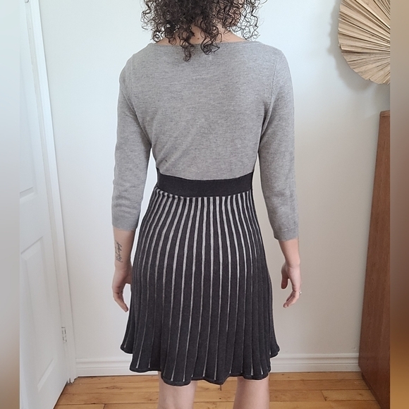 CALVIN KLEIN  GRAY KNIT A-LINE PLEATED DRESS - Picture 3 of 5
